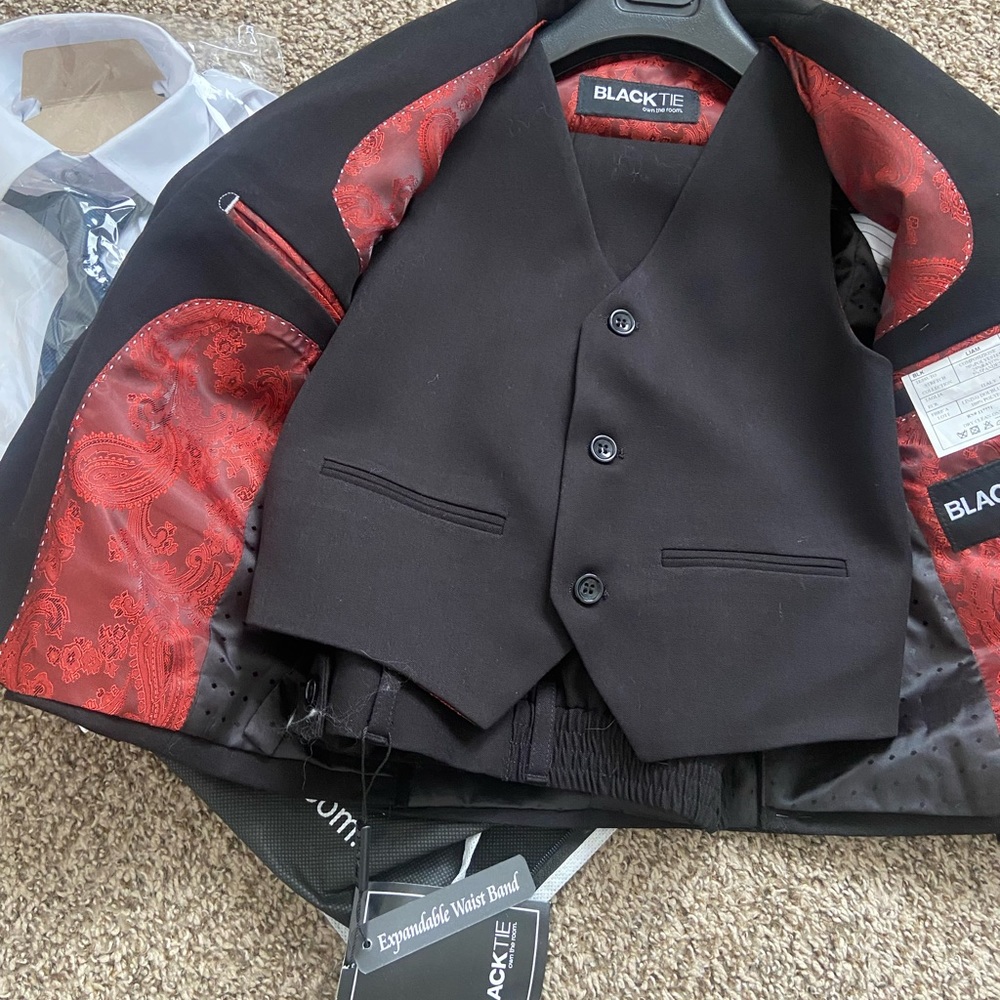 Boys Little Tuxedos Liam Suit - black / size 5-6 - Picture 4 of 5
